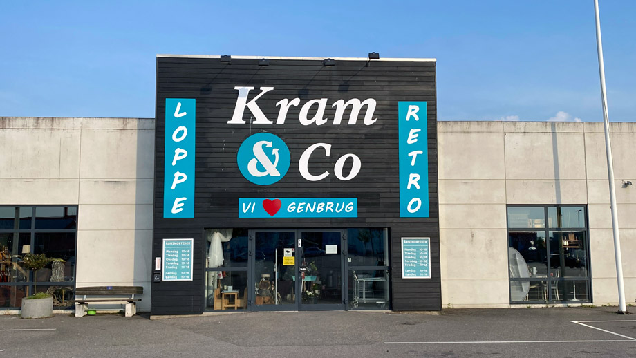 Kram & Co's svar på spørgsmål om køb, salg, priser og afregning i loppesupermarkedet i Holbæk.